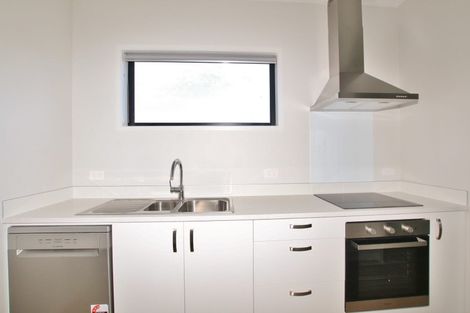 Photo of property in 6/5 Peachgrove Road, Te Atatu Peninsula, Auckland, 0610