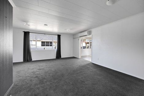 Photo of property in 9 Manawapou Road, Hawera, 4610