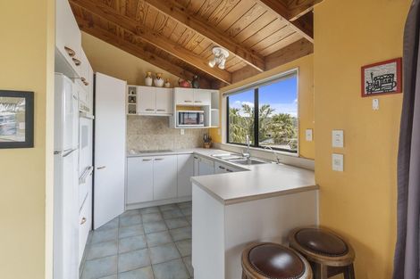 Photo of property in 3 Lantana Road, Green Bay, Auckland, 0604