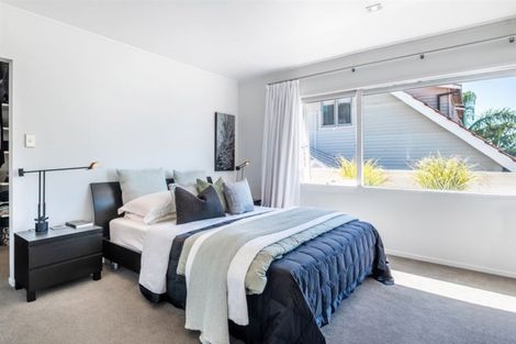 Photo of property in 24 Bridge View Road, Birkenhead, Auckland, 0626