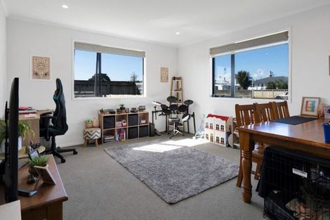 Photo of property in 15 Customhouse Street, Bell Block, New Plymouth, 4312