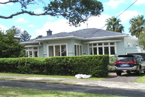 Photo of property in 2/6 Northumberland Avenue, Belmont, Auckland, 0622