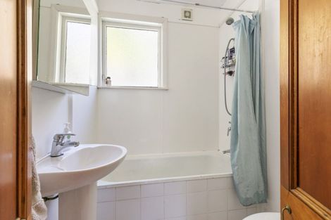 Photo of property in 9a Randwick Road, Northland, Wellington, 6012