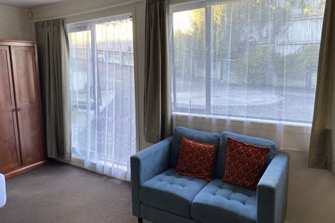 Photo of property in 8d Schnapper Rock Road, Schnapper Rock, Auckland, 0632