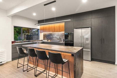 Photo of property in 28 Connemara Court, West Harbour, Auckland, 0618