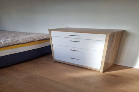 Photo of property in 1/73 Athena Drive, Totara Vale, Auckland, 0629