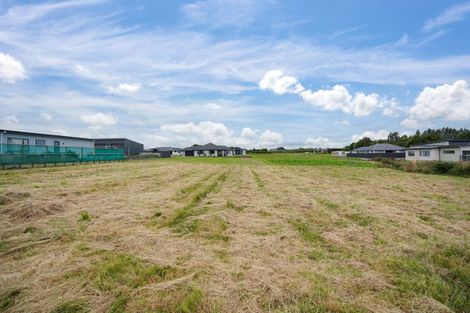 Photo of property in 28 Glenda Place, Seaward Bush, 9812