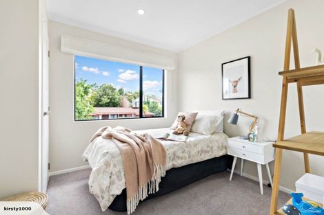 Photo of property in 7 Juneau Place, Glendene, Auckland, 0602