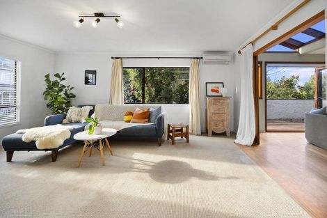 Photo of property in 2/10e Penning Road, Castor Bay, Auckland, 0620