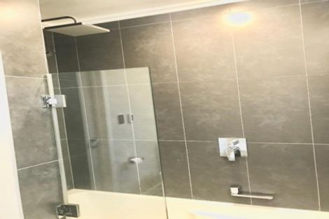 Photo of property in 43a Shanaway Rise, Hillcrest, Auckland, 0627