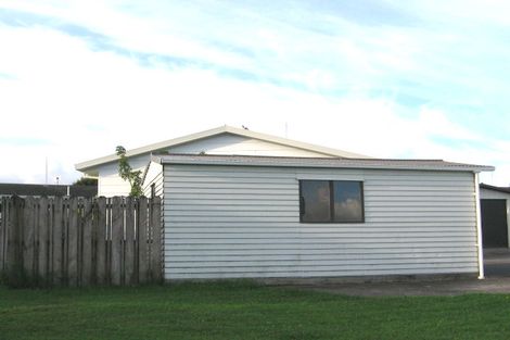 Photo of property in 2/90 Parrs Cross Road, Henderson, Auckland, 0612