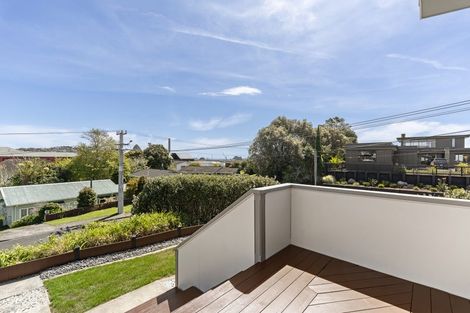 Photo of property in 9 Calvert Road, Moturoa, New Plymouth, 4310