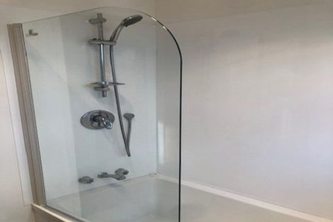 Photo of property in 17 Eyre Street, Henderson, Auckland, 0612