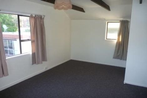 Photo of property in 2/20 Girrahween Drive, Totara Vale, Auckland, 0629