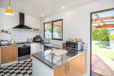 Photo of property in 12 Root Street, Gisborne, 4010