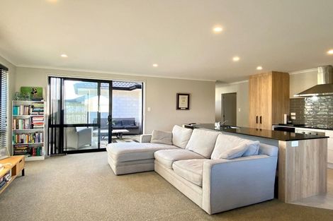 Photo of property in 8 Furlong Road, Papamoa, 3118