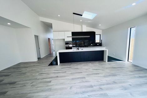 Photo of property in 17 Cronshaw Road, Karaka, 2113