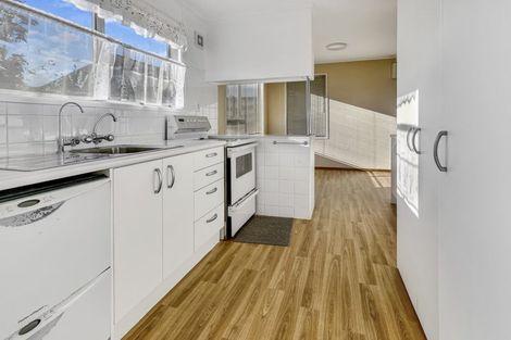 Photo of property in 26 Ellice Road, Totara Vale, Auckland, 0629