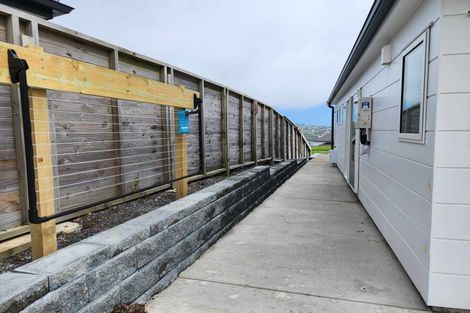 Photo of property in 115 Queen Charlotte Drive, Aotea, Porirua, 5024
