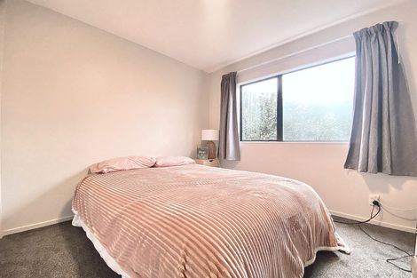 Photo of property in 5 Sunvue Road, Glen Eden, Auckland, 0602