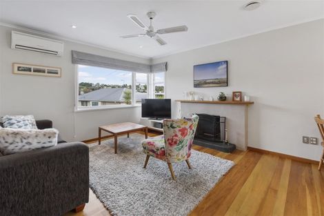 Photo of property in 1/3 Ellice Road, Totara Vale, Auckland, 0629