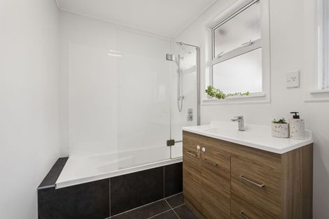 Photo of property in 9 Anson Place, Westown, New Plymouth, 4310