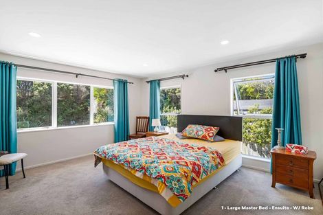 Photo of property in 6 Kahu Close, Orewa, 0931