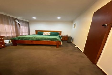 Photo of property in 33 Birdwood Avenue, Papatoetoe, Auckland, 2025