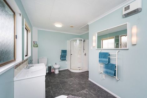 Photo of property in 32 Shelton Place, Feilding, 4702
