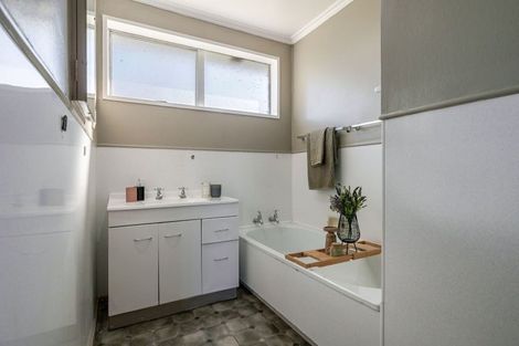 Photo of property in 35 Kimberley Grove, Westbrook, Palmerston North, 4412