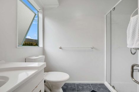 Photo of property in 30 Capricorn Place, Kawaha Point, Rotorua, 3010