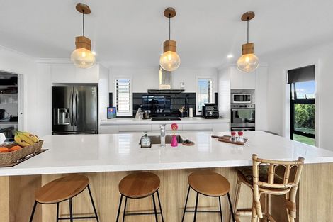 Photo of property in 2 Gibraltar Way, Fitzherbert, Palmerston North, 4410