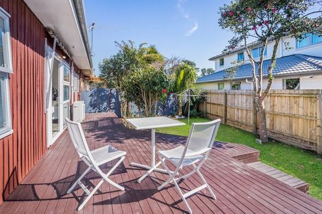 Photo of property in 1 Golf Road, New Lynn, Auckland, 0600
