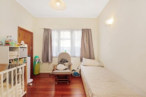 Photo of property in 15 Mertoun Terrace, Highbury, Wellington, 6012