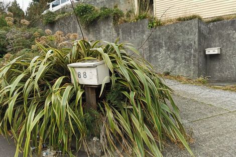 Photo of property in 88 Newlands Road, Newlands, Wellington, 6037