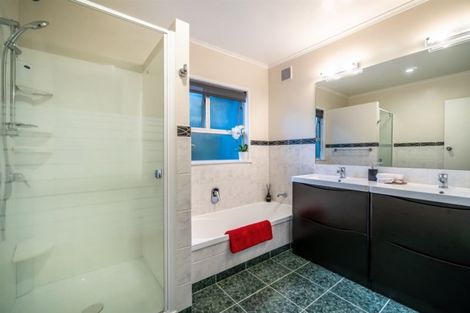 Photo of property in 11 Havenwood Place, Birkenhead, Auckland, 0626