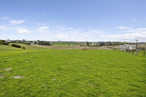 Photo of property in 155 Cross Road, Lepperton, New Plymouth, 4373