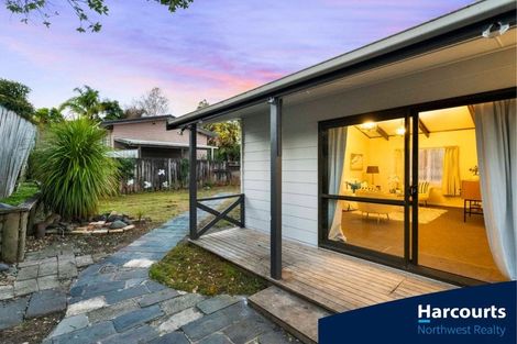 Photo of property in 1/729 Swanson Road, Swanson, Auckland, 0612
