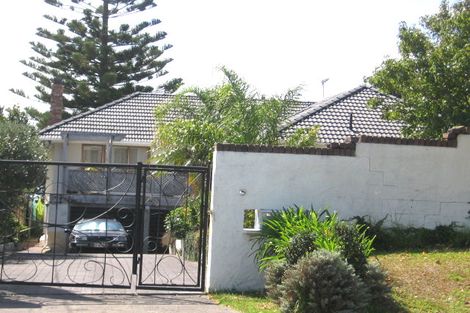 Photo of property in 43 Churchill Road, Murrays Bay, Auckland, 0630