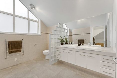 Photo of property in 1b Adrienne Place, Onehunga, Auckland, 1061