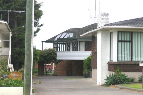 Photo of property in 1/22 Holland Road, Hillcrest, Auckland, 0627