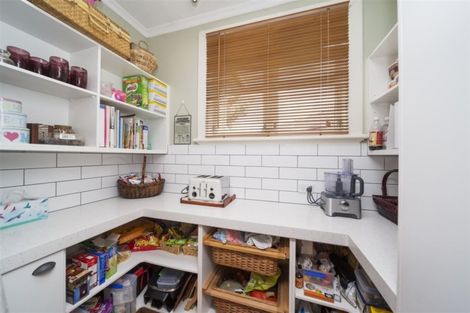 Photo of property in 1 Hunter Street, Hawera, 4610