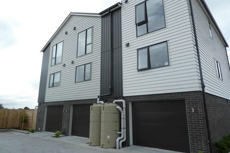 Photo of property in 2/504 Don Buck Road, Massey, Auckland, 0614