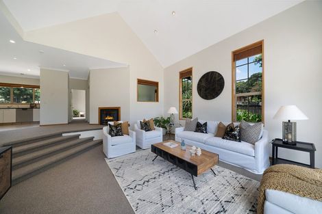 Photo of property in 3 Napuka Road, Henderson Valley, Auckland, 0612