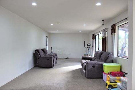 Photo of property in 6 Tokay Place, Huapai, Kumeu, 0810
