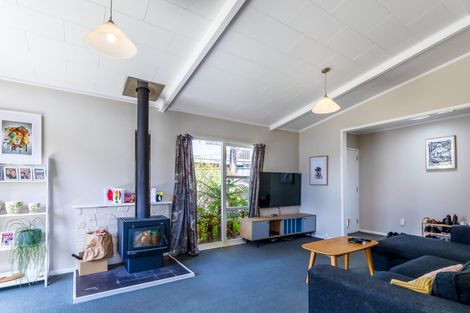 Photo of property in 21 South Lynn Road, Titirangi, Auckland, 0604