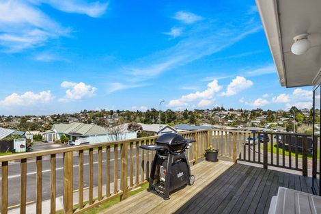 Photo of property in 50 Garton Drive, Massey, Auckland, 0614