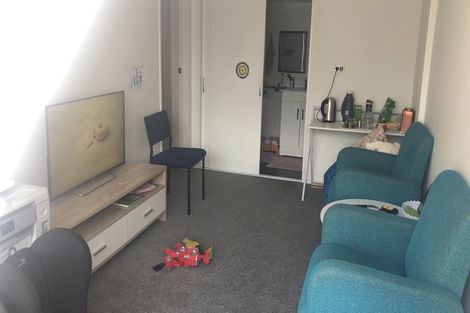 Photo of property in 1 Rosalind Road, Glenfield, Auckland, 0629