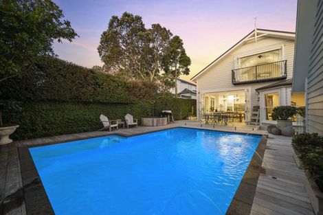 Photo of property in 9 Tui Glen Road, Birkenhead, Auckland, 0626