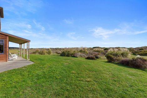Photo of property in 80 Reay Mackay Grove, Waikawa Beach, Manakau, 5573
